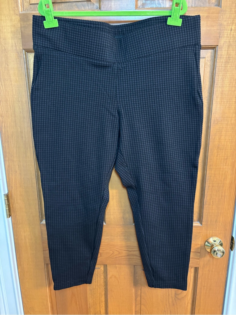 Torrid size 2 pixie pant in black/charcoal checker. Heavyweight material.